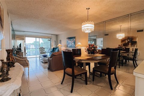 Condo in Pembroke Pines, Florida, 2 bedrooms  № 1282436 - photo 22