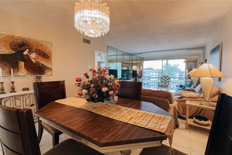 Condo in Pembroke Pines, Florida, 2 bedrooms  № 1282436 - photo 21