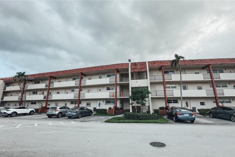 Condo in Pembroke Pines, Florida, 2 bedrooms  № 1282436 - photo 4