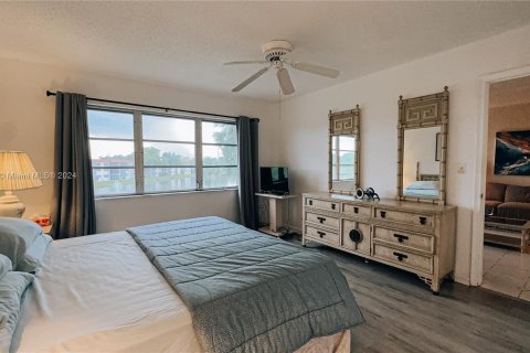 Condo in Pembroke Pines, Florida, 2 bedrooms  № 1282436 - photo 12