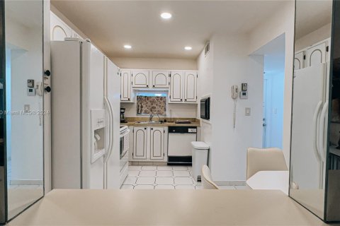 Condo in Pembroke Pines, Florida, 2 bedrooms  № 1282436 - photo 18