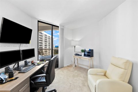 Condo in Aventura, Florida, 2 bedrooms  № 1282396 - photo 17