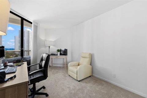 Condo in Aventura, Florida, 2 bedrooms  № 1282396 - photo 16