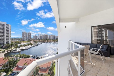 Condo in Aventura, Florida, 2 bedrooms  № 1282396 - photo 1