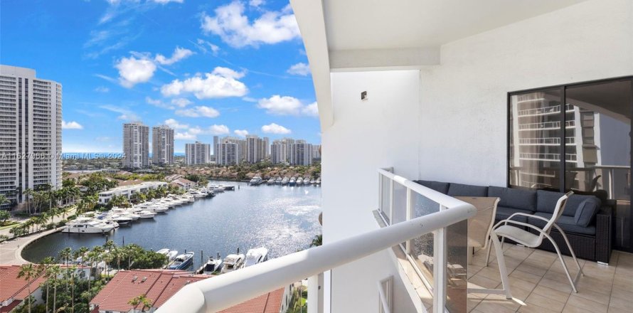 Condo à Aventura, Floride, 2 chambres  № 1282396