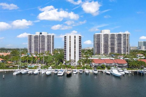 Condo in Aventura, Florida, 2 bedrooms  № 1282396 - photo 30