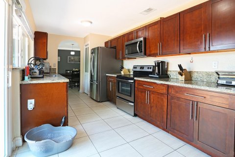 Casa en venta en Miami, Florida, 4 dormitorios, 156.17 m2 № 1079368 - foto 20