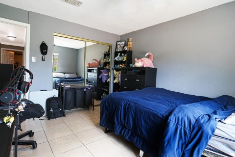 Casa en venta en Miami, Florida, 4 dormitorios, 156.17 m2 № 1079368 - foto 16