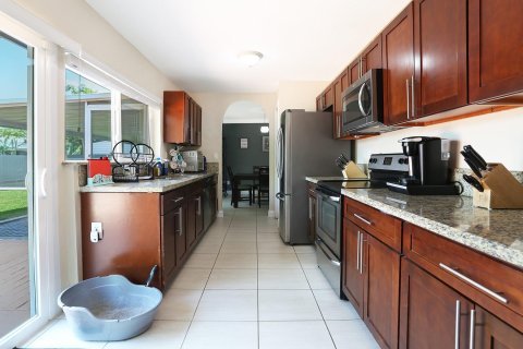 Casa en venta en Miami, Florida, 4 dormitorios, 156.17 m2 № 1079368 - foto 19
