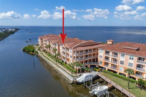 Condo in Tampa, Florida, 1 bedroom  № 1432662 - photo 1