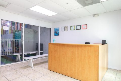 Propiedad comercial en venta en Miami, Florida № 1282441 - foto 12