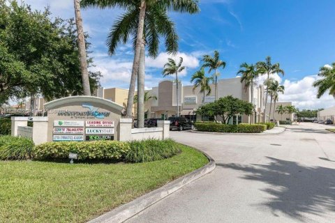 Propiedad comercial en venta en Miami, Florida № 1282441 - foto 3