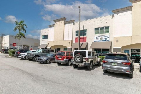 Propiedad comercial en venta en Miami, Florida № 1282441 - foto 7