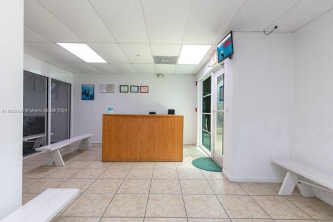 Propiedad comercial en venta en Miami, Florida № 1282441 - foto 13