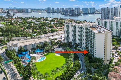 Copropriété à vendre à Sunny Isles Beach, Floride: 1 chambre, 93.37 m2 № 1076546 - photo 17