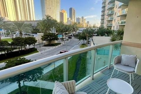 Condominio en venta en Sunny Isles Beach, Florida, 1 dormitorio, 93.37 m2 № 1076546 - foto 10