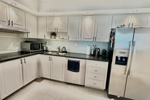 Condominio en venta en Sunny Isles Beach, Florida, 1 dormitorio, 93.37 m2 № 1076546 - foto 7