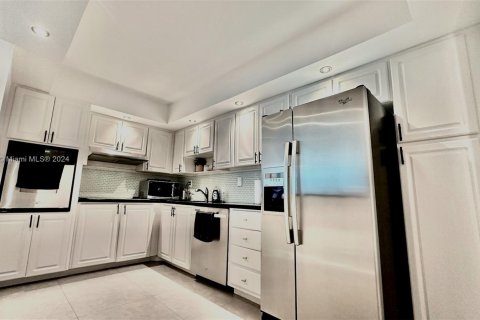 Condominio en venta en Sunny Isles Beach, Florida, 1 dormitorio, 93.37 m2 № 1076546 - foto 8