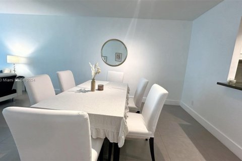 Copropriété à vendre à Sunny Isles Beach, Floride: 1 chambre, 93.37 m2 № 1076546 - photo 6