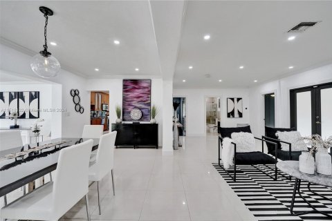 Villa ou maison à vendre à Fort Lauderdale, Floride: 4 chambres, 287.35 m2 № 1023637 - photo 28