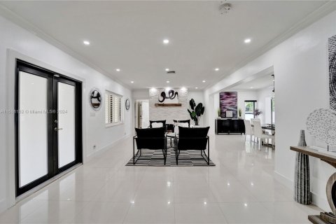 Villa ou maison à vendre à Fort Lauderdale, Floride: 4 chambres, 287.35 m2 № 1023637 - photo 12