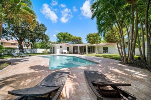 Villa ou maison à vendre à Fort Lauderdale, Floride: 4 chambres, 287.35 m2 № 1023637 - photo 1