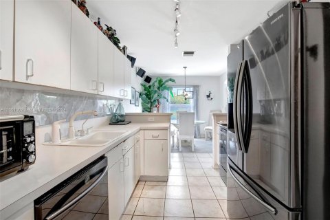 Adosado en venta en Pembroke Pines, Florida, 3 dormitorios, 127.09 m2 № 1370515 - foto 6