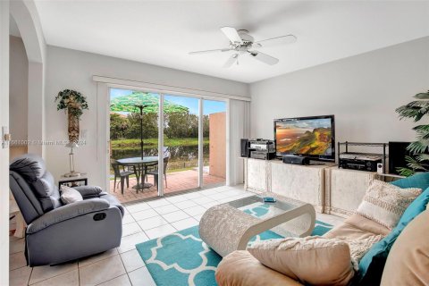 Adosado en venta en Pembroke Pines, Florida, 3 dormitorios, 127.09 m2 № 1370515 - foto 15