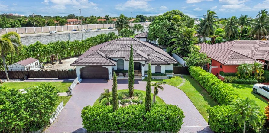 Villa ou maison à Miami, Floride 6 chambres, 356 m2 № 1370556