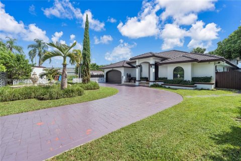 Villa ou maison à vendre à Miami, Floride: 6 chambres, 356 m2 № 1370556 - photo 15