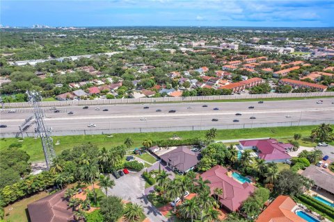 Villa ou maison à vendre à Miami, Floride: 6 chambres, 356 m2 № 1370556 - photo 7