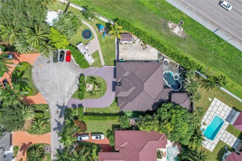 Villa ou maison à vendre à Miami, Floride: 6 chambres, 356 m2 № 1370556 - photo 3