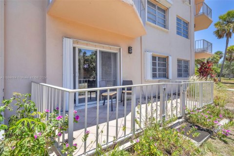 Condo in Lauderdale-by-the-Sea, Florida, 2 bedrooms  № 1209517 - photo 19