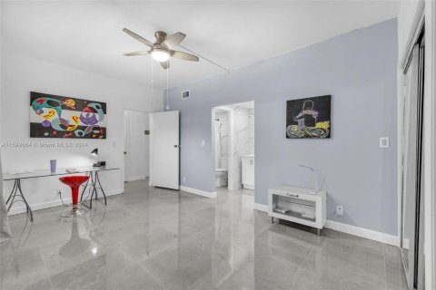 Condo in Lauderdale-by-the-Sea, Florida, 2 bedrooms  № 1209517 - photo 11