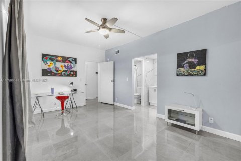 Condo in Lauderdale-by-the-Sea, Florida, 2 bedrooms  № 1209517 - photo 12