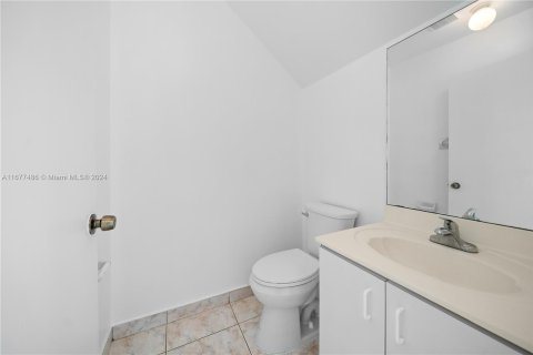 House in Miami, Florida 3 bedrooms, 135.27 sq.m. № 1413513 - photo 6