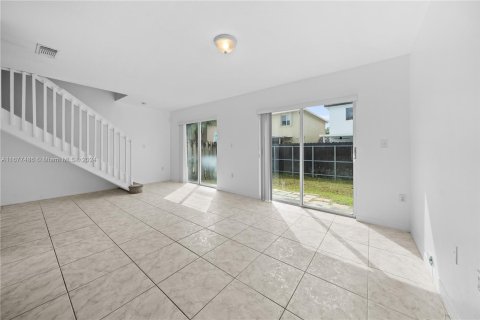 House in Miami, Florida 3 bedrooms, 135.27 sq.m. № 1413513 - photo 8