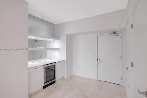 Condominio en venta en Miami, Florida, 3 dormitorios, 123.1 m2 № 1413552 - foto 3