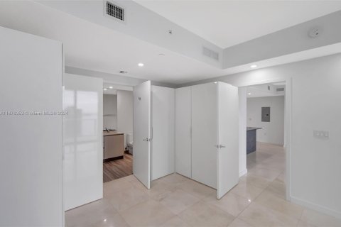 Condominio en venta en Miami, Florida, 3 dormitorios, 123.1 m2 № 1413552 - foto 24