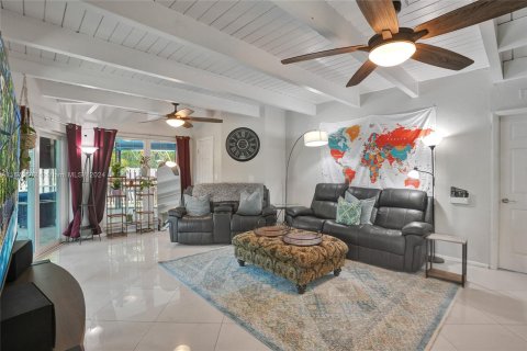 Villa ou maison à vendre à Wilton Manors, Floride: 5 chambres, 206.24 m2 № 1389868 - photo 24