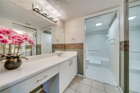 Copropriété à vendre à Pembroke Pines, Floride: 2 chambres, 85.47 m2 № 1028844 - photo 15