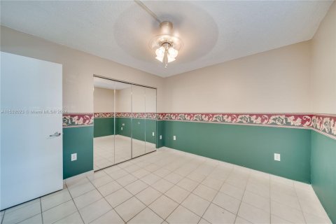 Condo in Pembroke Pines, Florida, 2 bedrooms  № 1028844 - photo 18
