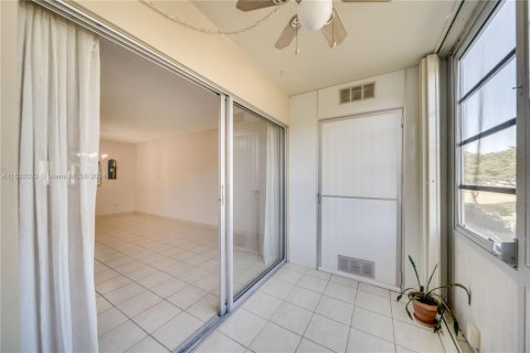 Copropriété à vendre à Pembroke Pines, Floride: 2 chambres, 85.47 m2 № 1028844 - photo 9