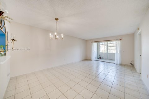 Copropriété à vendre à Pembroke Pines, Floride: 2 chambres, 85.47 m2 № 1028844 - photo 5