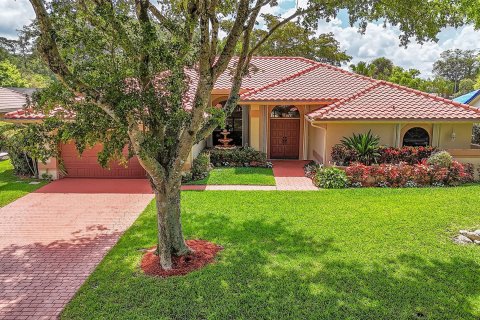 Villa ou maison à vendre à Coral Springs, Floride: 4 chambres, 244.24 m2 № 1171353 - photo 1