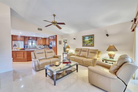 Villa ou maison à vendre à Coral Springs, Floride: 4 chambres, 244.24 m2 № 1171353 - photo 17