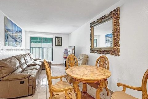 Copropriété à vendre à Hialeah, Floride: 2 chambres, 71.53 m2 № 1042742 - photo 8