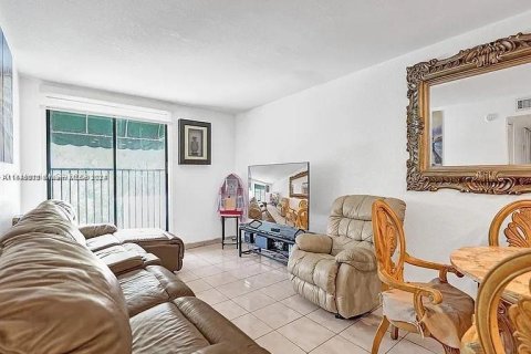 Copropriété à vendre à Hialeah, Floride: 2 chambres, 71.53 m2 № 1042742 - photo 7