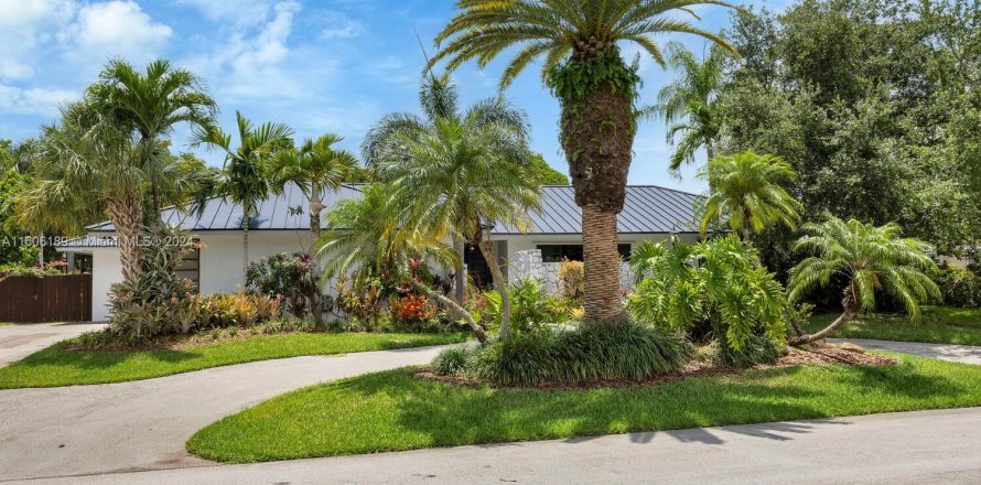 Villa ou maison à Palmetto Bay, Floride 4 chambres, 291.16 m2 № 1227145