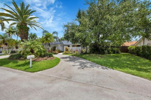 Villa ou maison à vendre à Palmetto Bay, Floride: 4 chambres, 291.16 m2 № 1227145 - photo 2